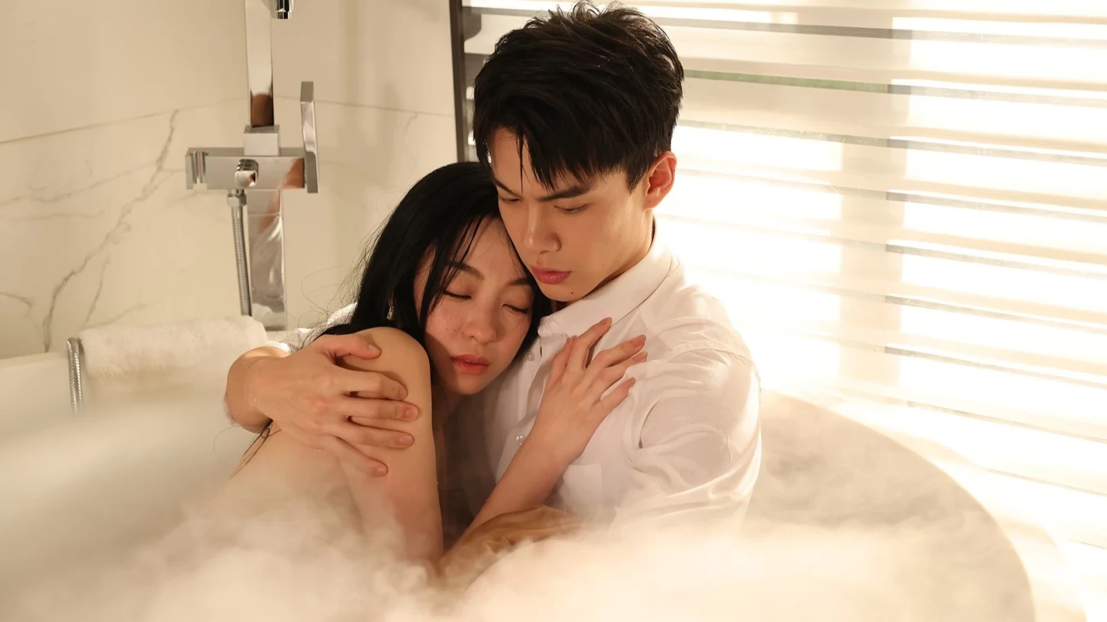 Anh Là Nắng Ấm Ban Trưa Của Em